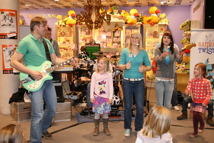 gal/2010/2010 Saitentwist Mayersche Duesseldorf 20.03/2010 Saitentwist Mayersche Duesseldorf 20.03. 152.jpg